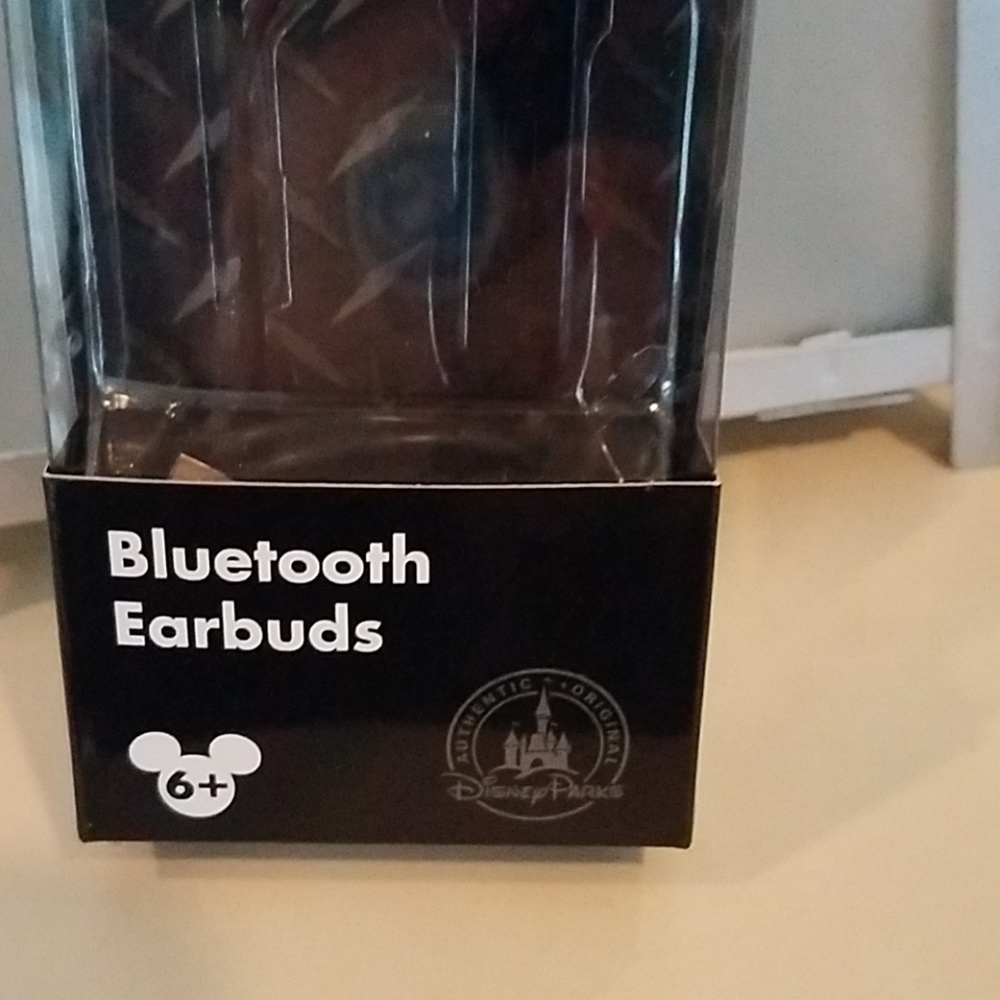 Disney-Tech Bluetooth Earbuds New with tag in Box - Picture 2 of 8